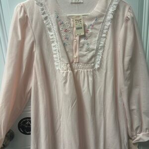 Vintage Barbizon !  Embroidered Nightgown with Lace Trim